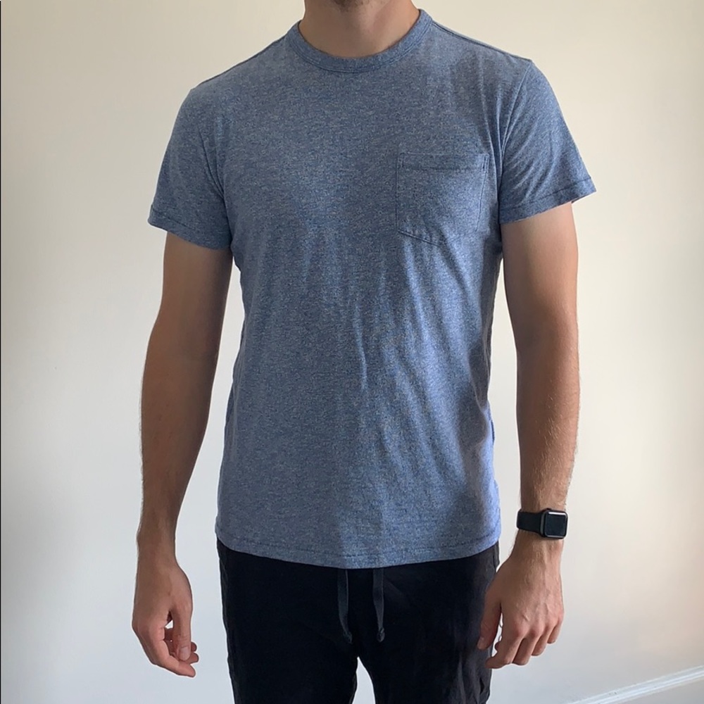 Super comfy Gap men’s t-shirt - small